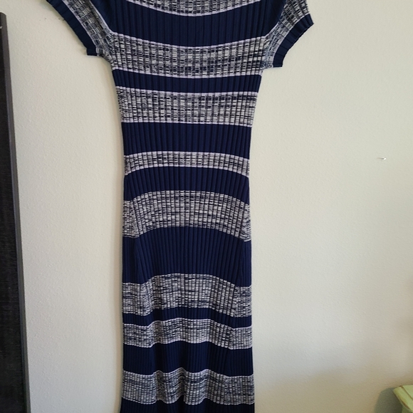 Becken Navy and Gray Striped Knit Dress. Size M - Picture 4 of 6